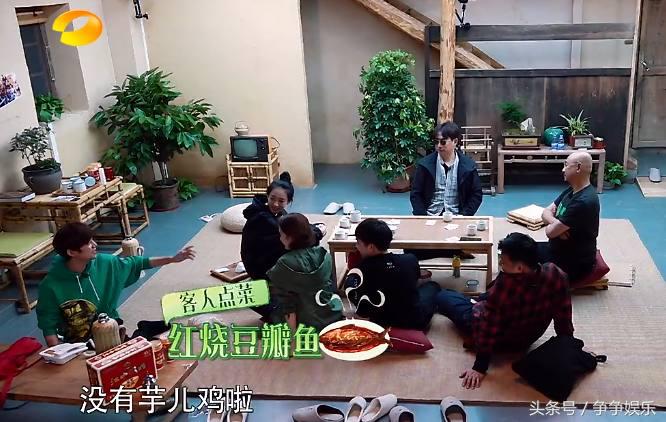 张杰用方言说话被何炅一秒认出,张杰参加节目全程说英语还被认出