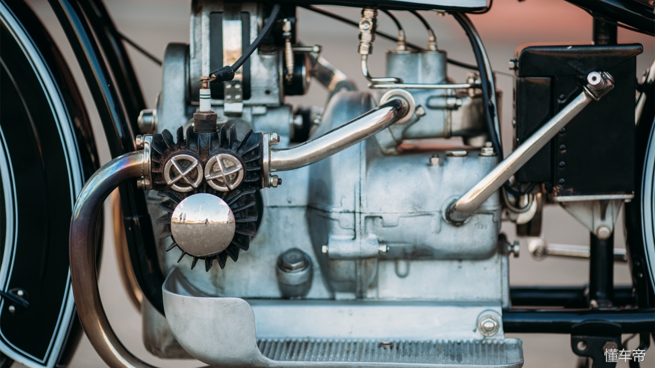 本想写豪爵，但看到那些无底线的报道，我决定写宝马了！