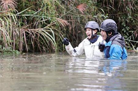 杨紫暖心林允,演员杨紫拍戏受伤