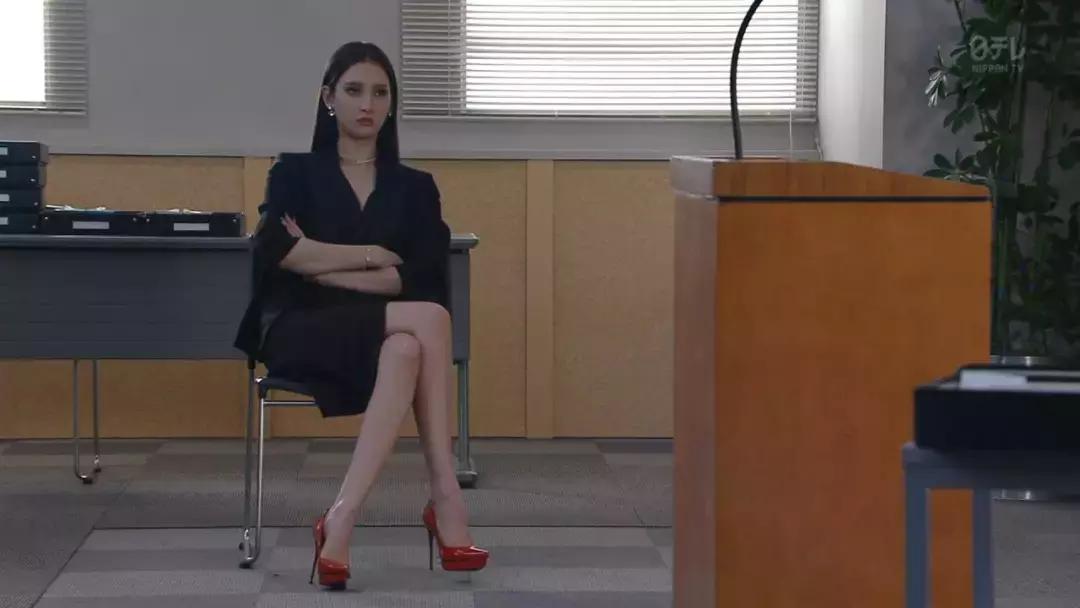 这分明是大长腿写真秀，日剧一烂起来也能登峰造极！