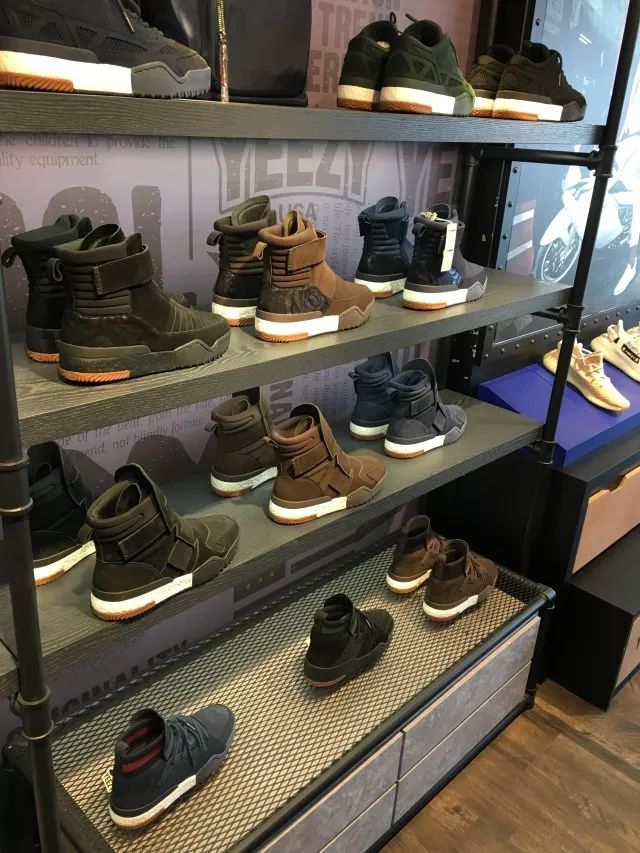 我冒着生命危险暗访了定价1999元的山寨YEEZY订货会