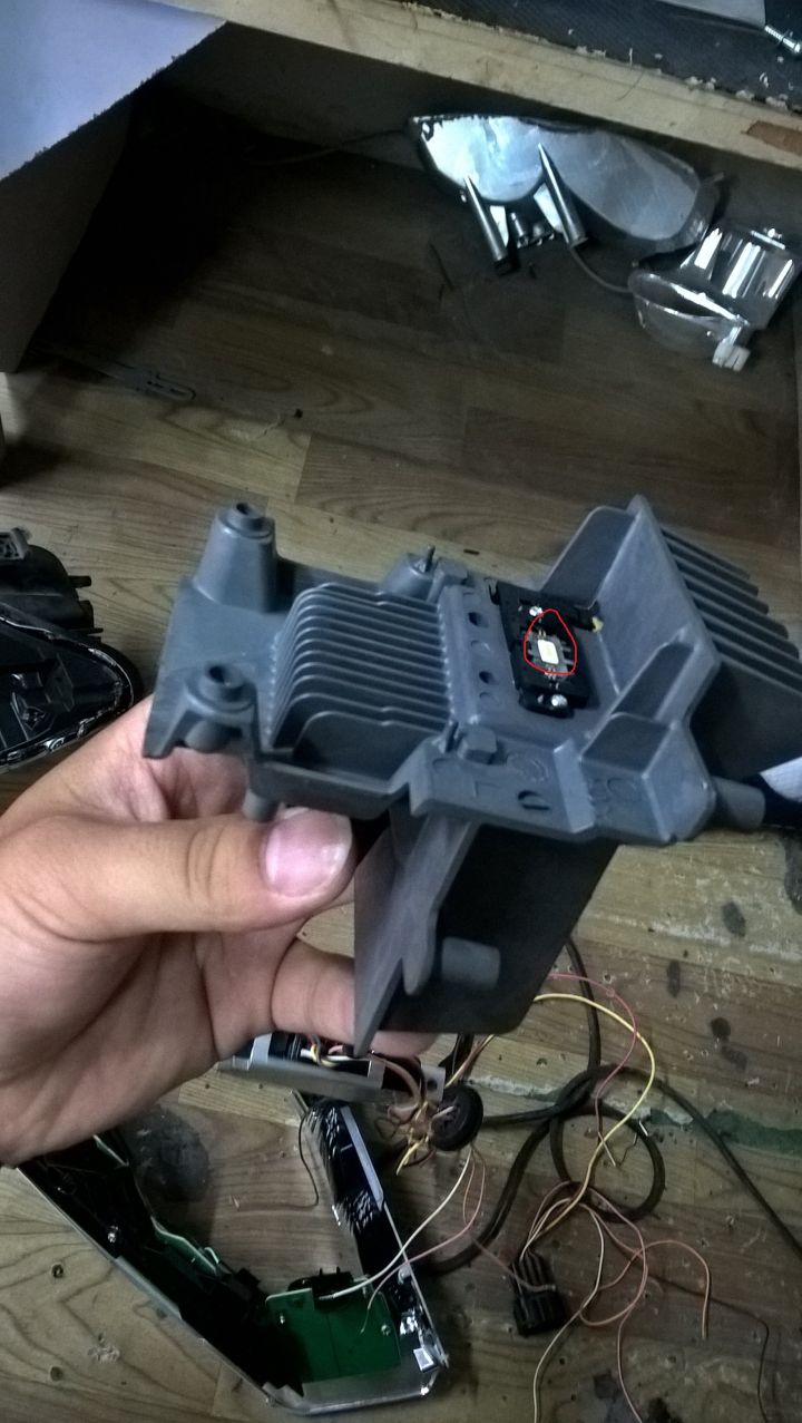 也有许多男士会对自己的大灯不够满意，那么几十元的LED靠谱吗？