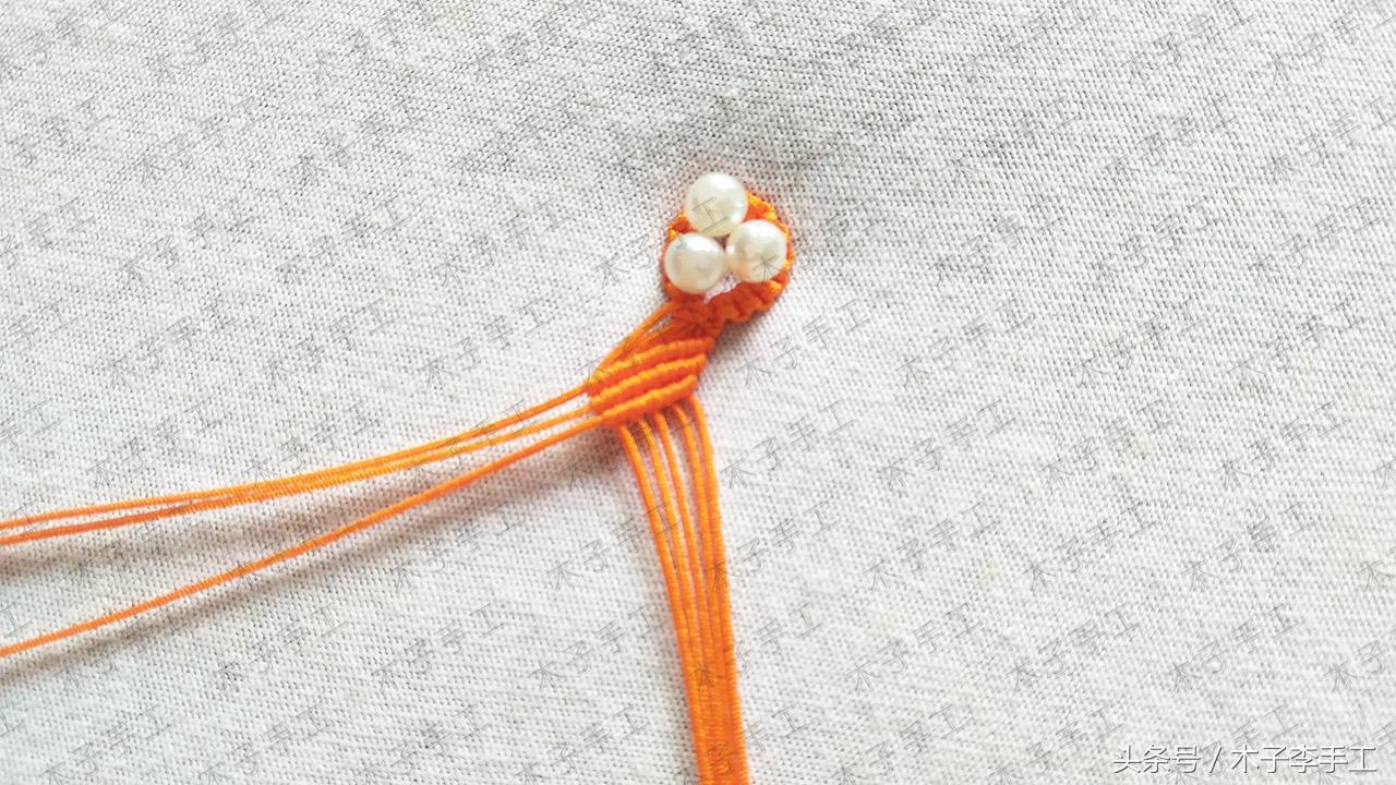 红绳编手链教程简单好看,用一根细红绳编简单手链