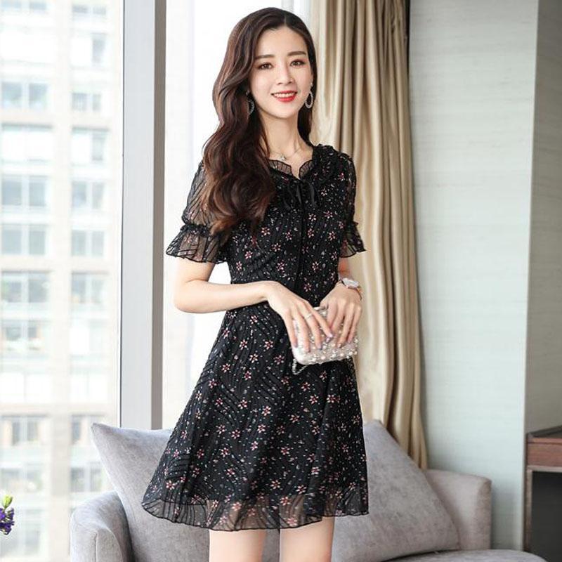 碎花连衣裙穿起来显胖有什么方法,骨架大肩宽胯宽秋天穿碎花裙效果