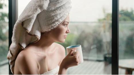 浴巾用纯棉的好还是珊瑚绒的好,浴巾是珊瑚绒的好还是棉的好