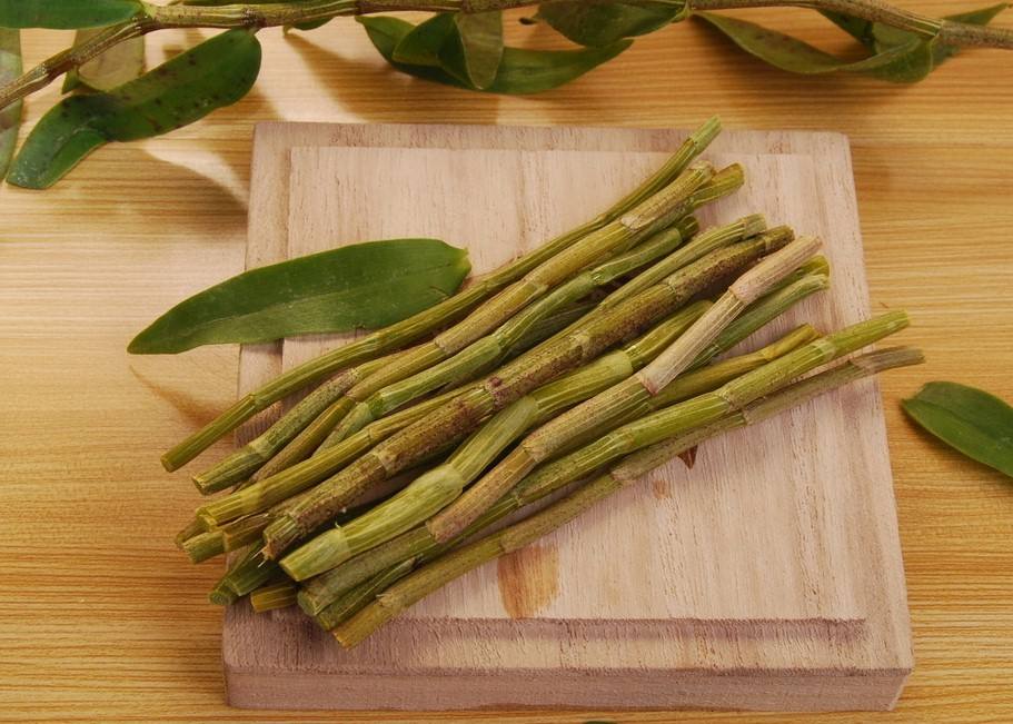 铁皮石斛泡水喝的功效作用,铁皮石斛酿酒的功效