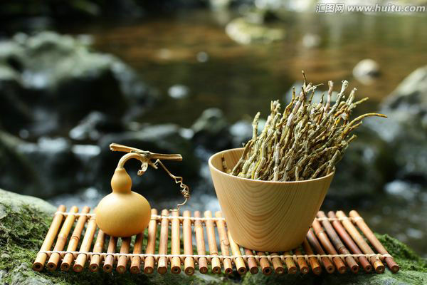 铁皮石斛泡水喝的功效作用,铁皮石斛酿酒的功效