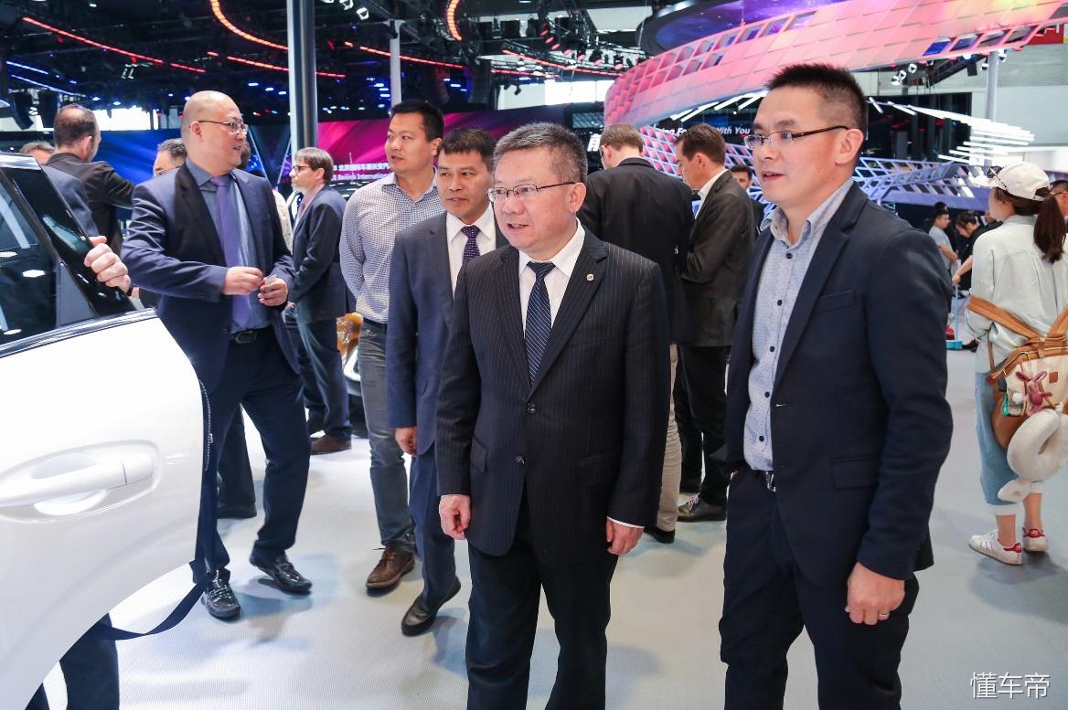 雷诺ez-go概念车发布,雷诺ezgo车展视频