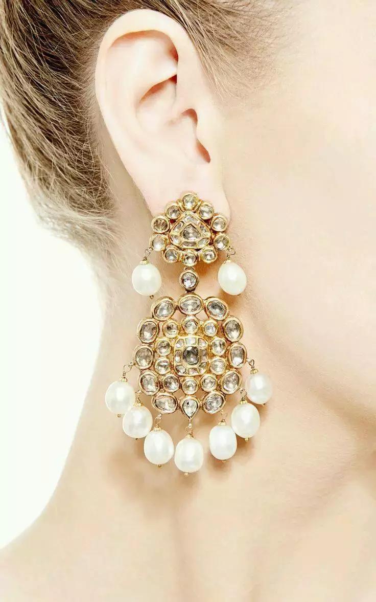 真正的珍珠耳环不变色,珍珠佩戴后变得更有光泽了