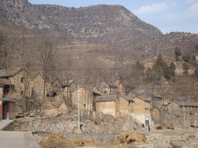 山沟沟里的村庄有哪些,一个山沟沟里的村庄