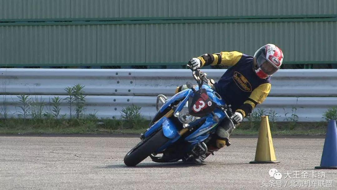 摩托车u型弯道教程,摩托车u型下坡弯道技巧