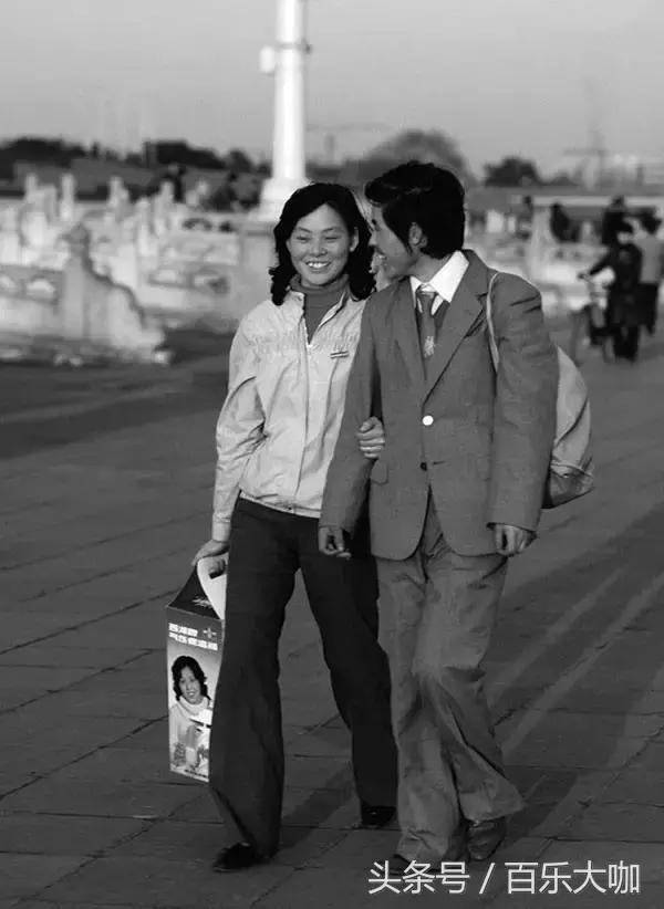 80年代的北京还不堵车车辆很少,80年代的北京牌汽车