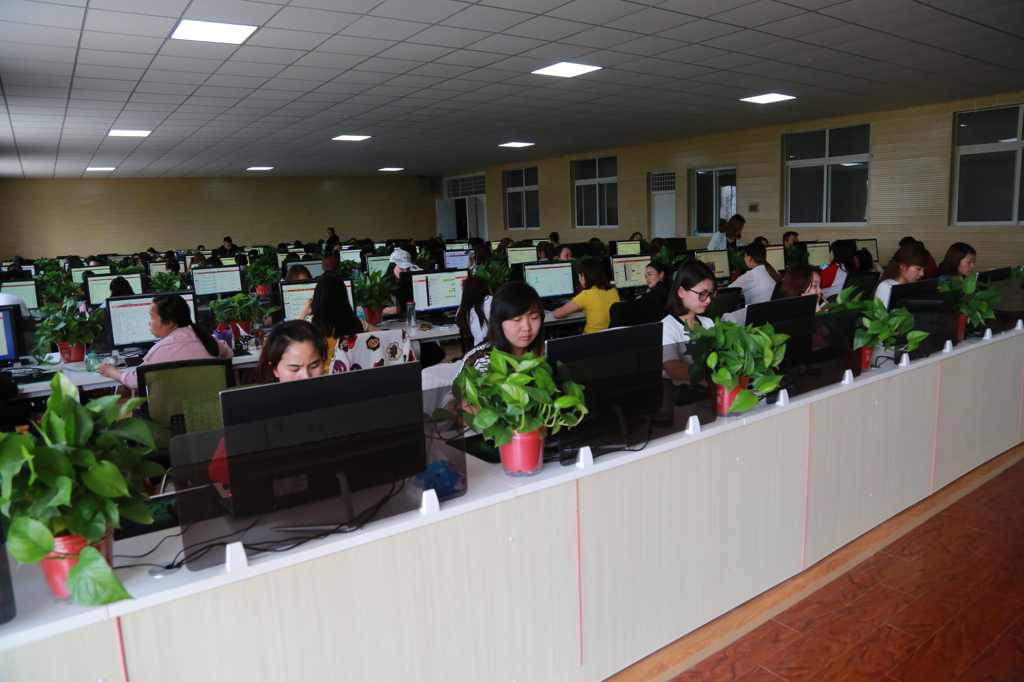 深圳铺铺旺集团郭英勇、井翔中一行来武功考察项目进展情况