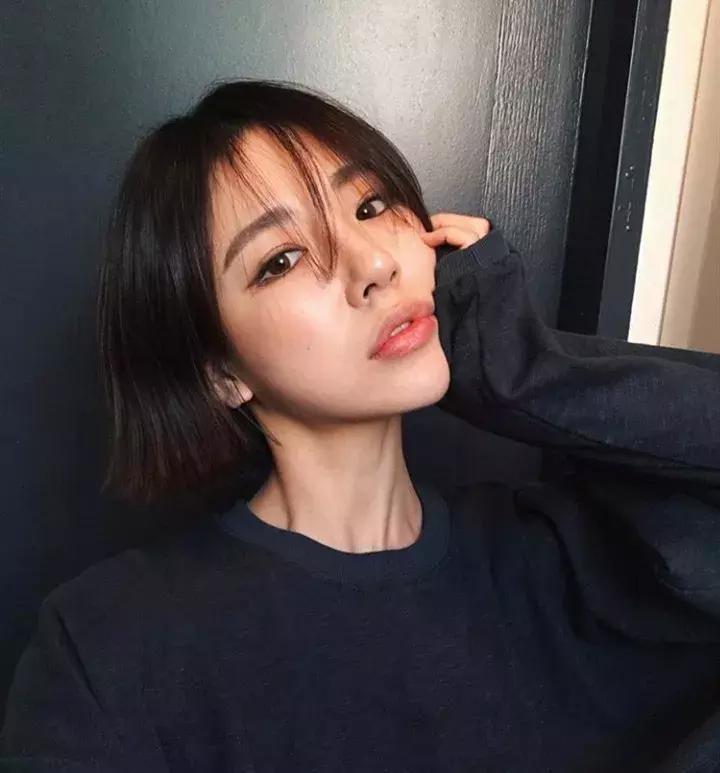 适合圆脸的短发烫发造型最新款,适合圆脸的短发胖女孩