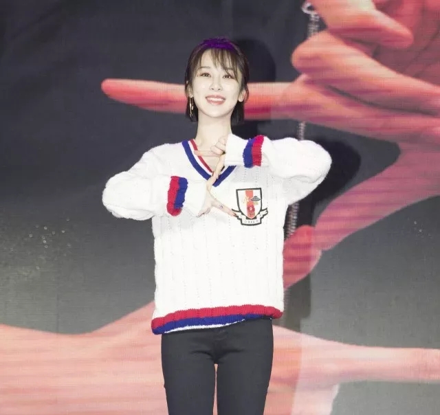 v字领搭配什么假领好看,v字领太长怎么搭