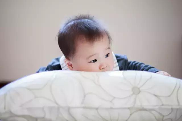 孩子吃饭时家长应该怎么做 (孩子吃饭家长该怎么办)