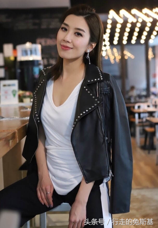 入行15年却在TVB颗粒无收,凭实力获美国双影后,新剧遭虐打!