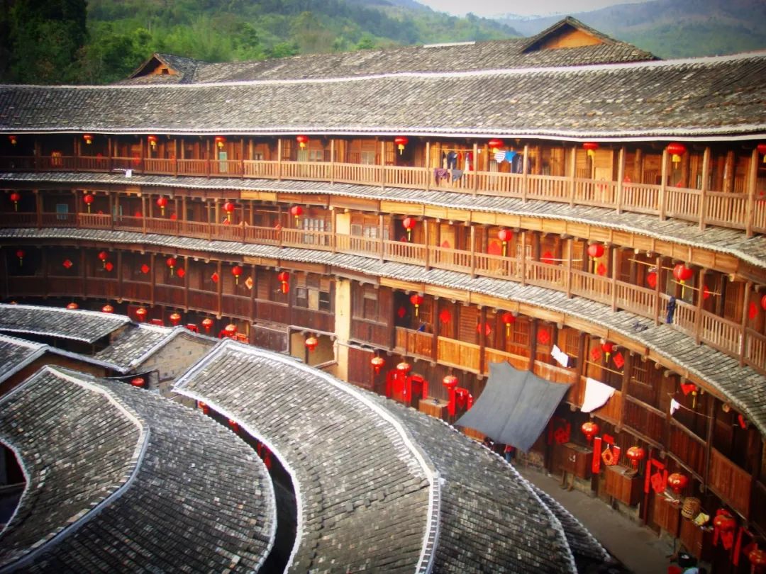 离厦门200公里的城市,离厦门十来分钟的小城