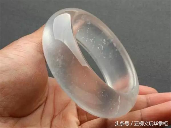 低品质的玉石会越戴越有光泽吗,有瑕疵的玉石能戴得油润吗