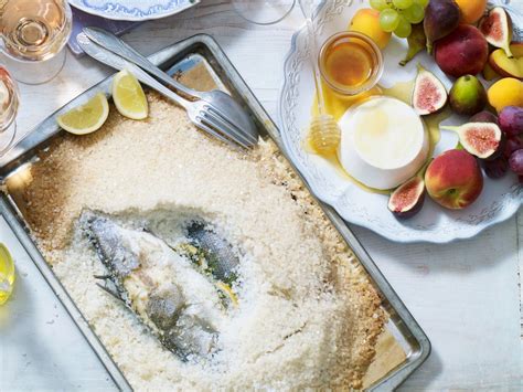 嘴里总感觉是咸的是怎么回事,嘴里一直感觉咸是什么原因