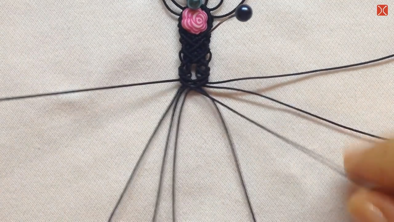 怎么折玫瑰花戒指又简单又漂亮,手工编织玫瑰花戒指的做法教程