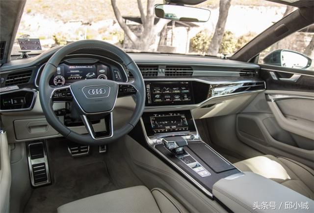 奥迪20款a72.0t和奔驰cls对比,奥迪a7与奔驰cls谁更胜一筹