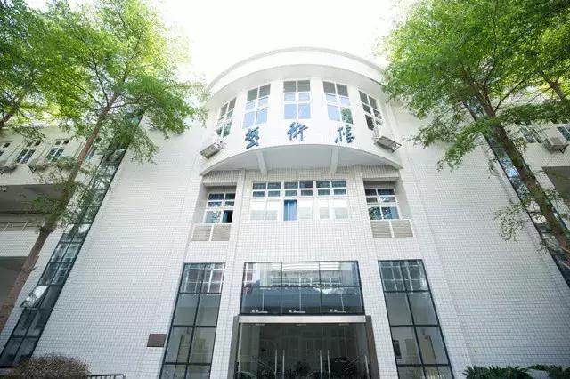 我在西乡中学，等一个人！