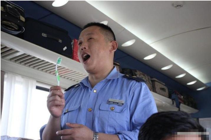 火车上推销员卖的东西质量怎么样,火车上推销的东西为什么那么便宜