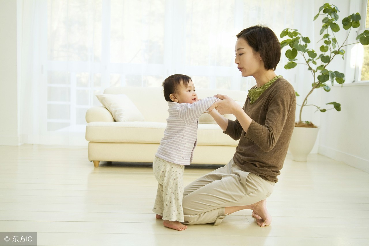 宝宝学走路有讲究,宝宝学走路认真走好每一步
