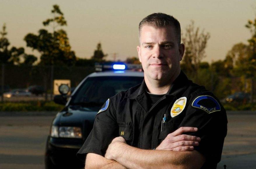 美国警察和美国军人哪个权力更大,美国fbi权力有多大