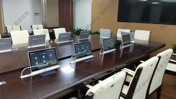 句容市某政府安装席媒16.5寸超薄多点触摸液晶升降屏一体机