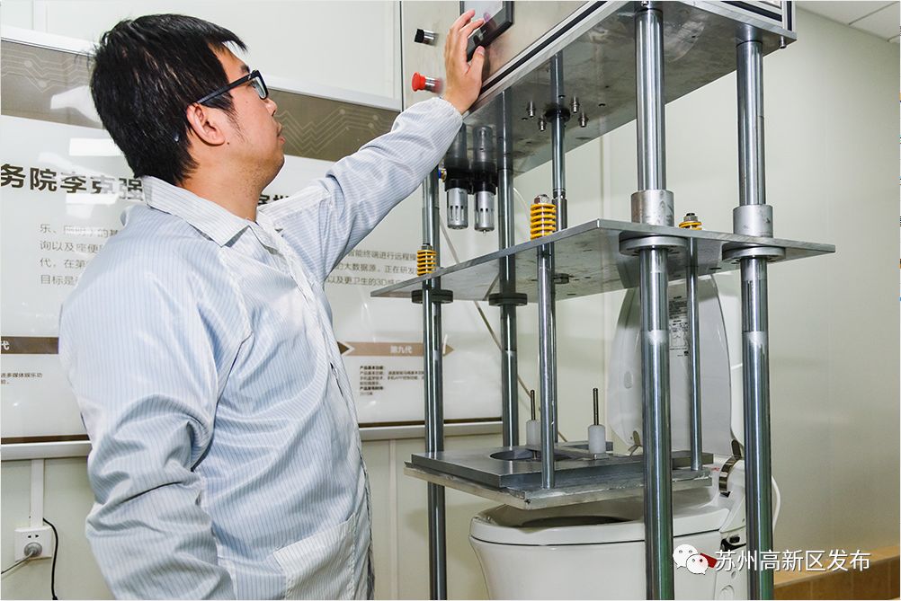 以党建思想为引领助推高质量发展,高举旗帜筑牢思想根基