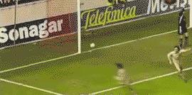 小罗5人制足球精彩集锦,足球必杀技小罗颠球过人