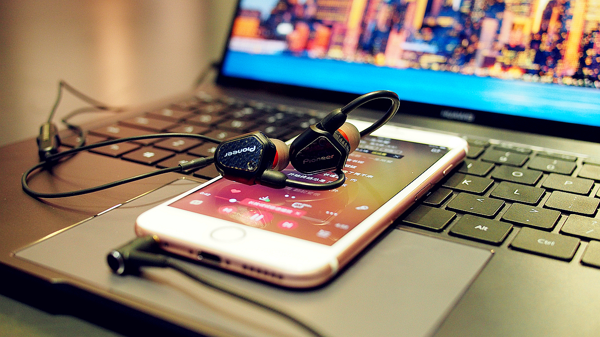 动圈式耳机煲机前后区别大吗,双动圈耳机和单圈哪个效果好