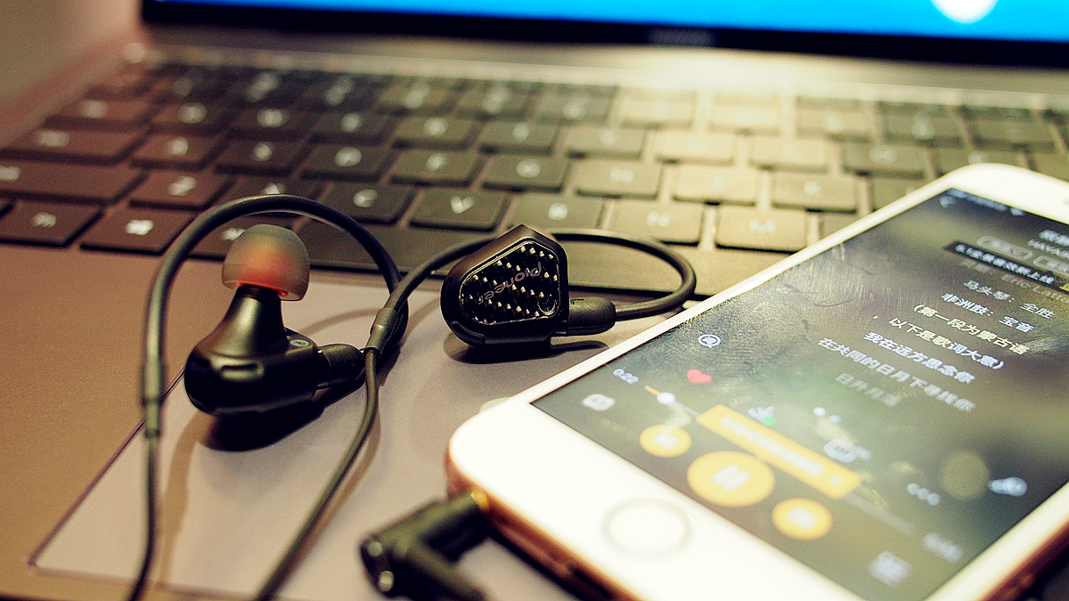 动圈式耳机煲机前后区别大吗,双动圈耳机和单圈哪个效果好