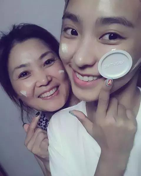 韩国女生美妆用品,韩国爱豆美妆