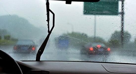 雨刷一直刮不停怎么办,雨刷总刷不干净