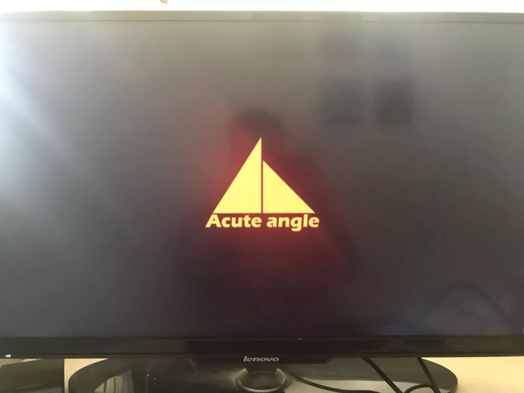 三角形主机评测：颠覆性的设计与功用，开启区块链电脑新时代