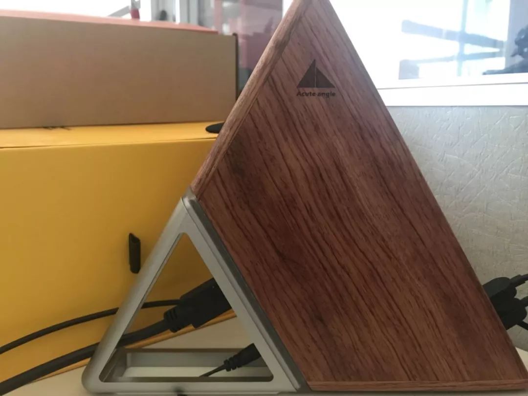 三角形主机评测：颠覆性的设计与功用，开启区块链电脑新时代