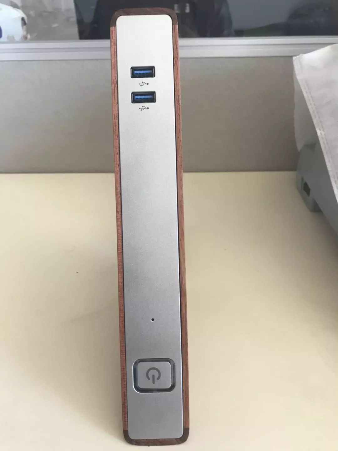 三角形主机评测：颠覆性的设计与功用，开启区块链电脑新时代