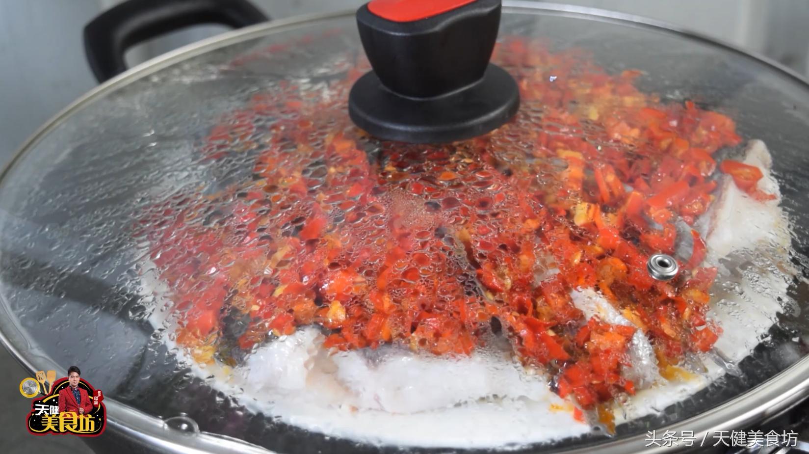 正宗的剁椒鱼头怎么做最好吃,今天分享一个剁椒鱼头的做法