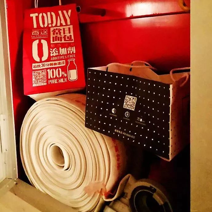 快递没时间接让快递员放在哪里,快递到了家里没人可以拒收吗