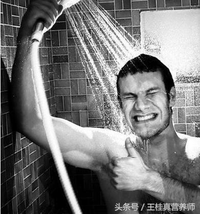 洗澡时搓澡搓出来的灰是什么物质,为啥每天洗澡都能搓出灰