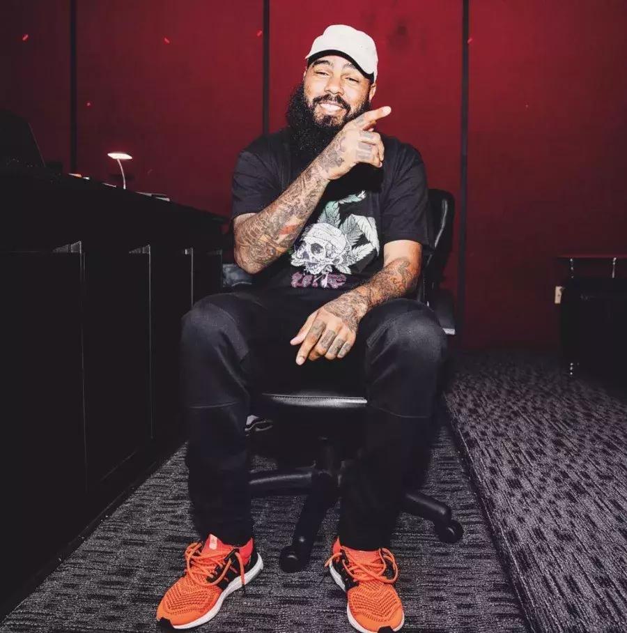 现在社会人的标配，都是脚踩爆米花了？