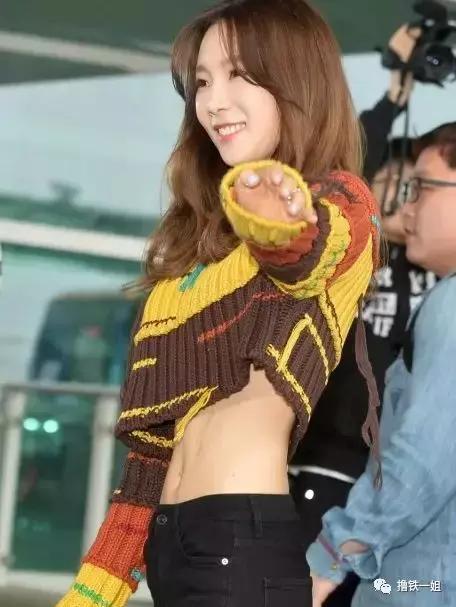 金泰妍露腹肌,金泰妍露腹