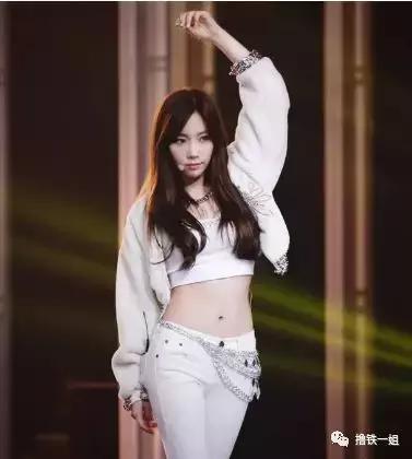 金泰妍露腹肌,金泰妍露腹