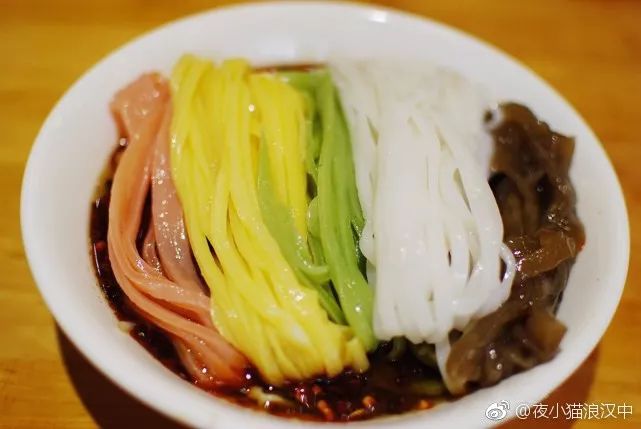 汉中凉皮是一道清爽美味的小吃,汉中市最好吃的炒面皮