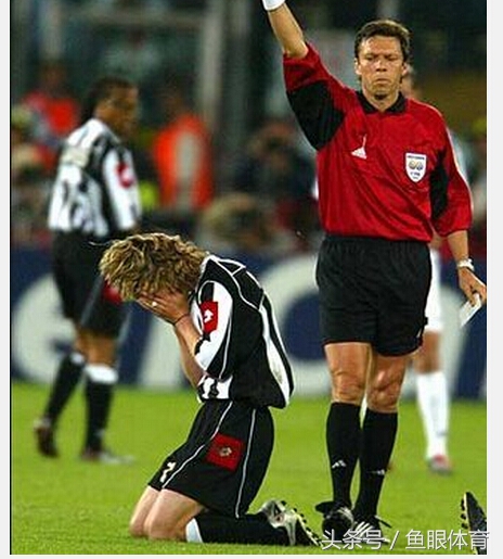 足球场上的催人泪下的瞬间,足球赛场十大感人时刻