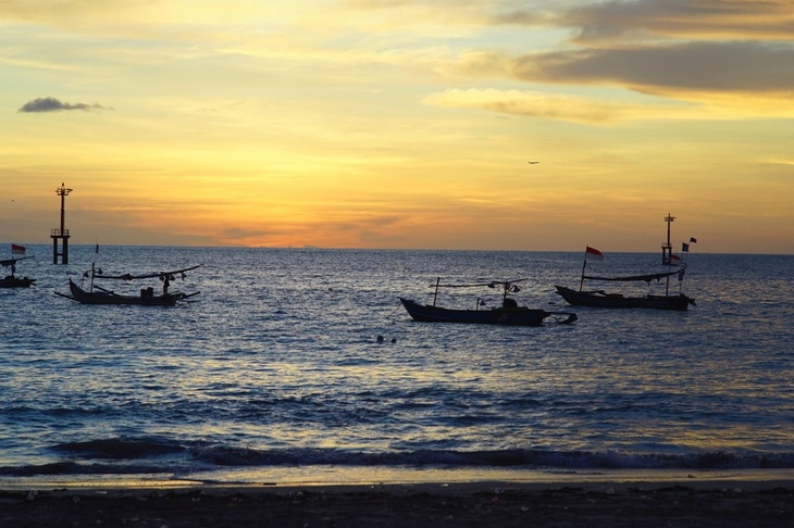 佳能新款全画幅专业微单eosr,佳能全画幅微单eosr5