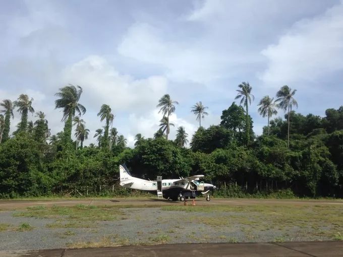 衣冠不整恕不招待厨师,衣冠不整不让进的饭店